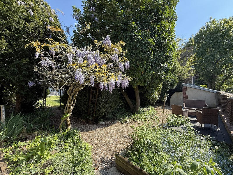 Maison - 270 m² - 9 pièces