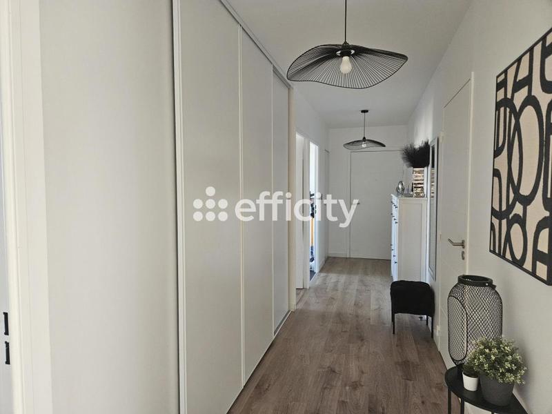 Appartement - 80 m² - 4 pièces