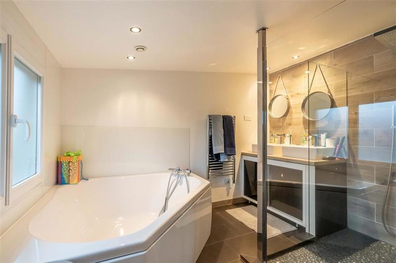 Maison - 102 m² - 5 pièces