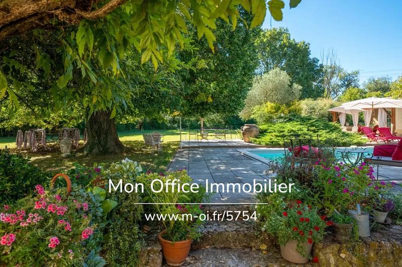 Demeure - 300 m² - 9 pièces