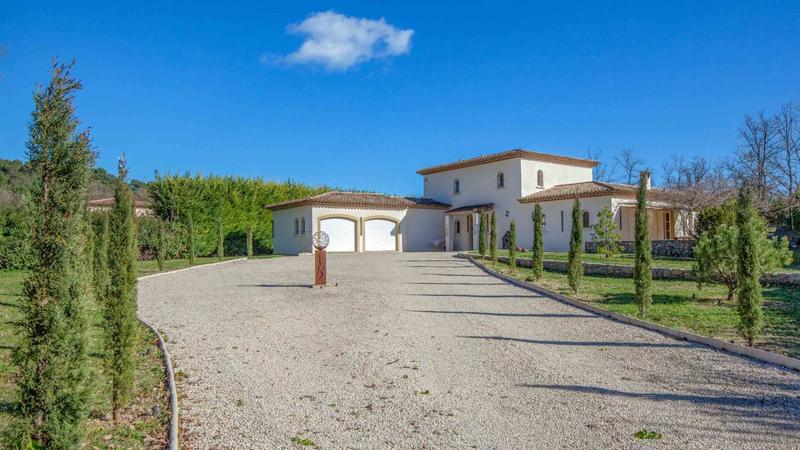 Maison - 250 m² - 7 pièces