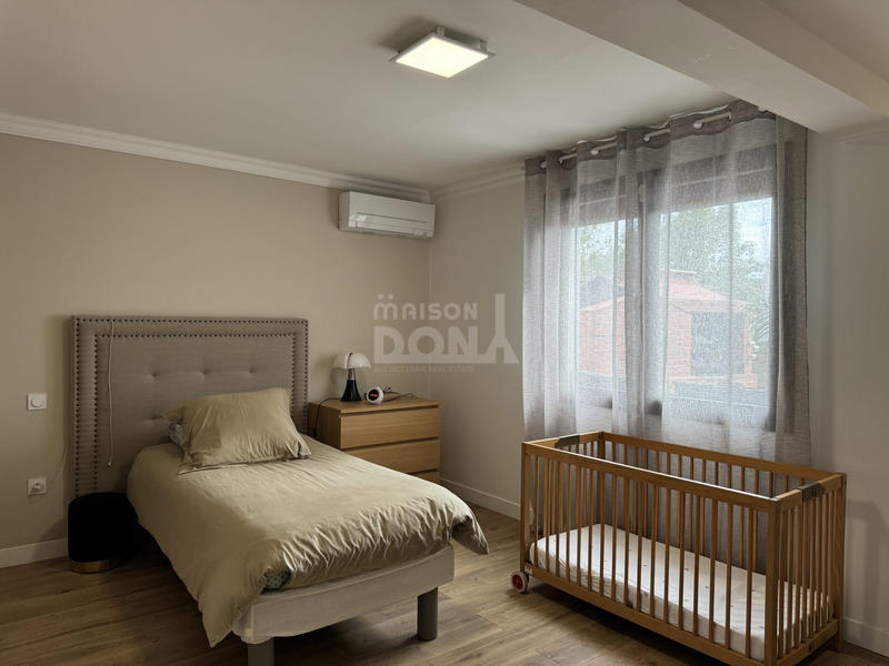 Maison - 242 m² - 8 pièces