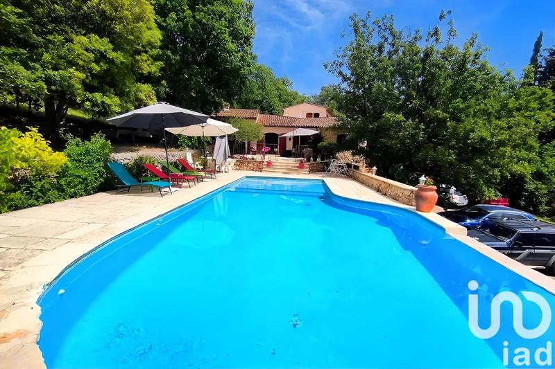 Maison - 202 m² - 7 pièces