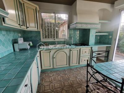 Maison traditionnelle - 250 m² - 7 pièces