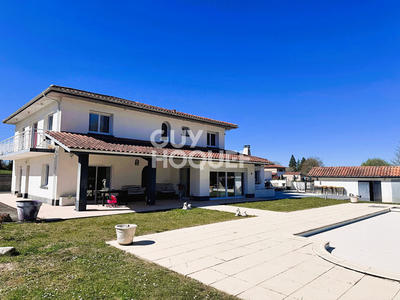 Maison - 268 m² - 9 pièces