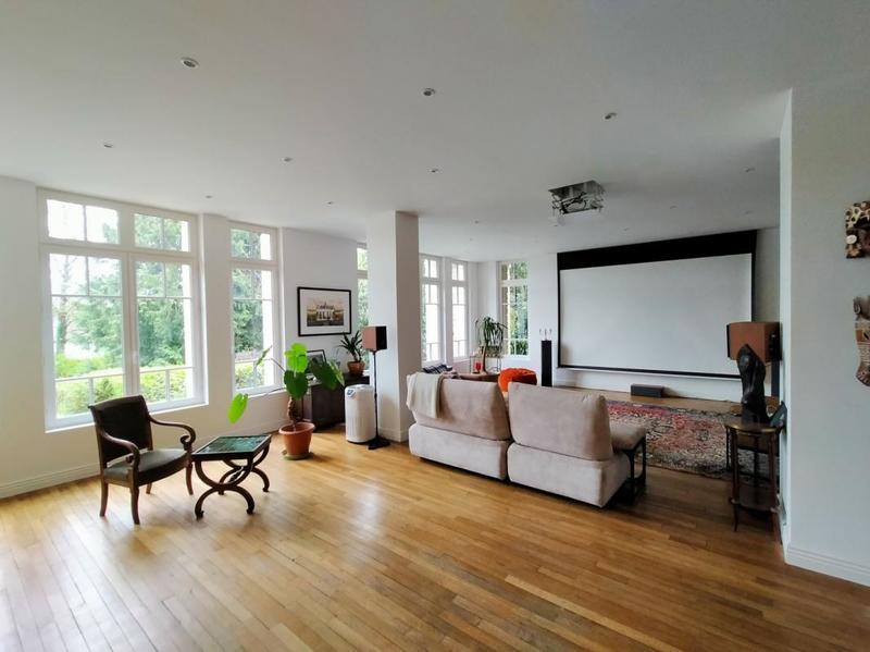 Propriété - 900 m² - 40 pièces