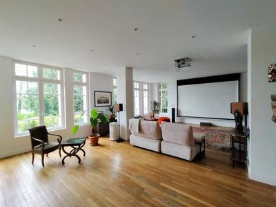 Propriété - 900 m² - 40 pièces