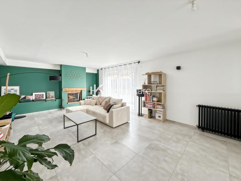 Maison - 211 m² - 6 pièces