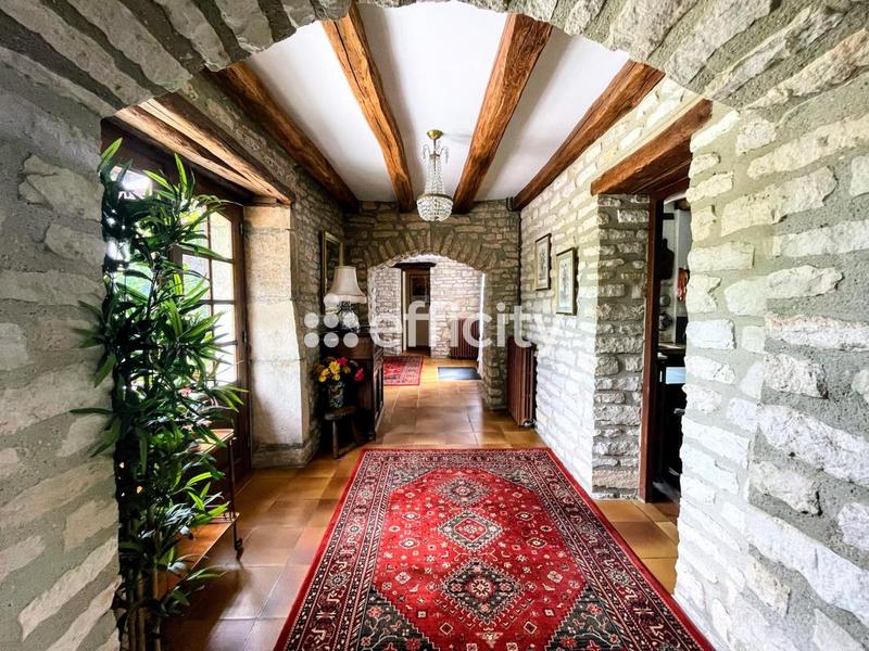 Maison - 215 m² - 8 pièces