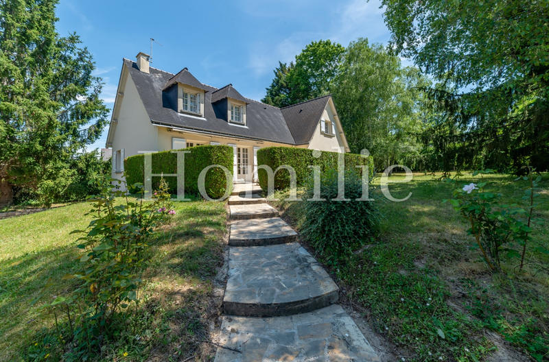 Maison - 199 m² - 9 pièces