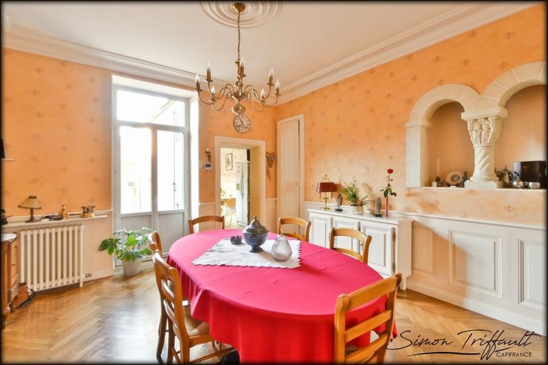 Maison - 246 m² - 10 pièces