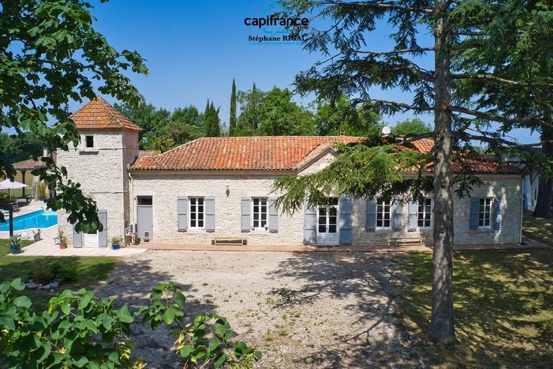 Propriété - 210 m² - 14 pièces