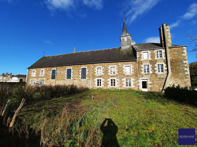 Maison - 2 260 m² - 65 pièces