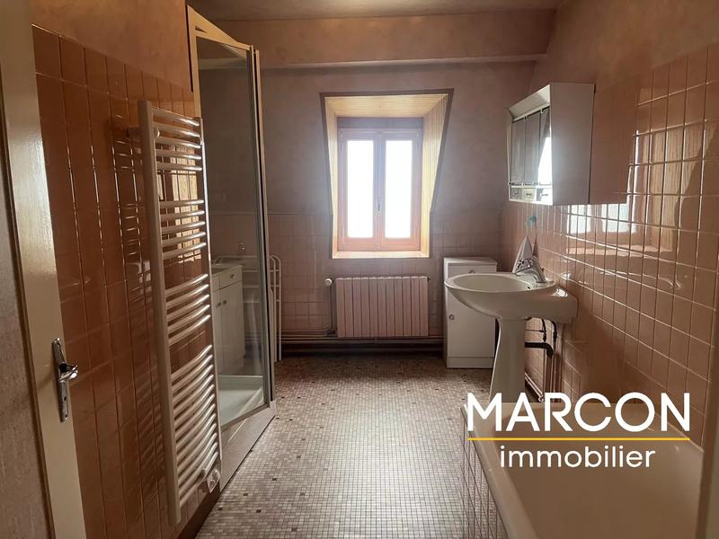 Maison - 230 m² - 10 pièces