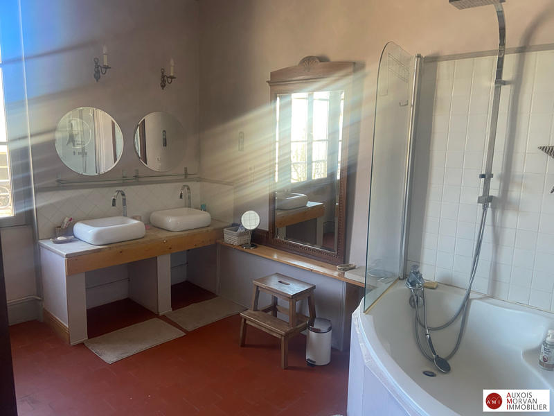 Maison - 208 m² - 12 pièces