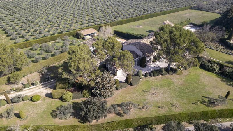 Maison - 390 m² - 9 pièces