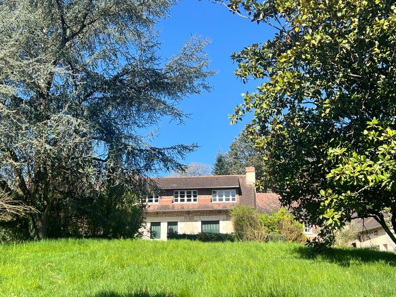 Propriété - 310 m² - 10 pièces