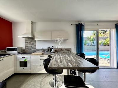 Maison - 110 m² - 6 pièces