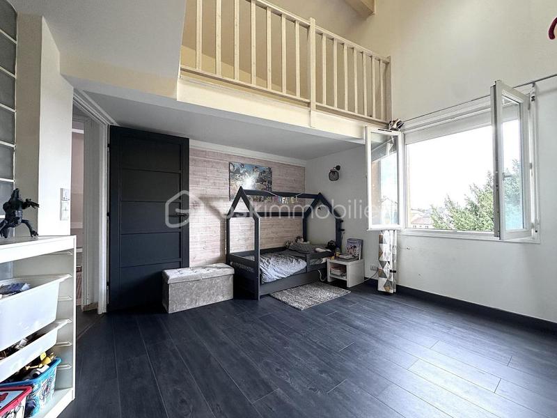 Maison - 265 m² - 8 pièces