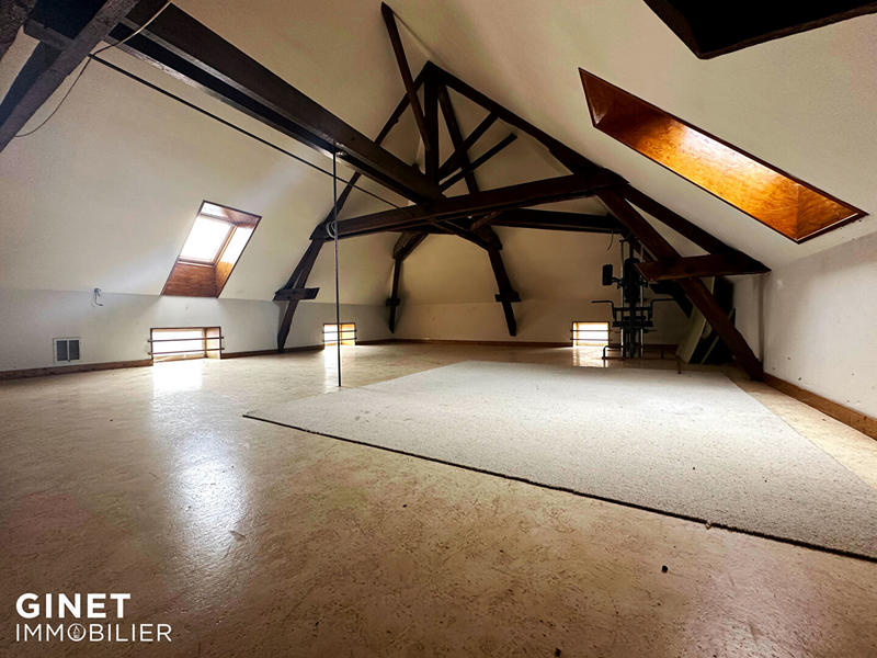 Maison - 217 m² - 7 pièces