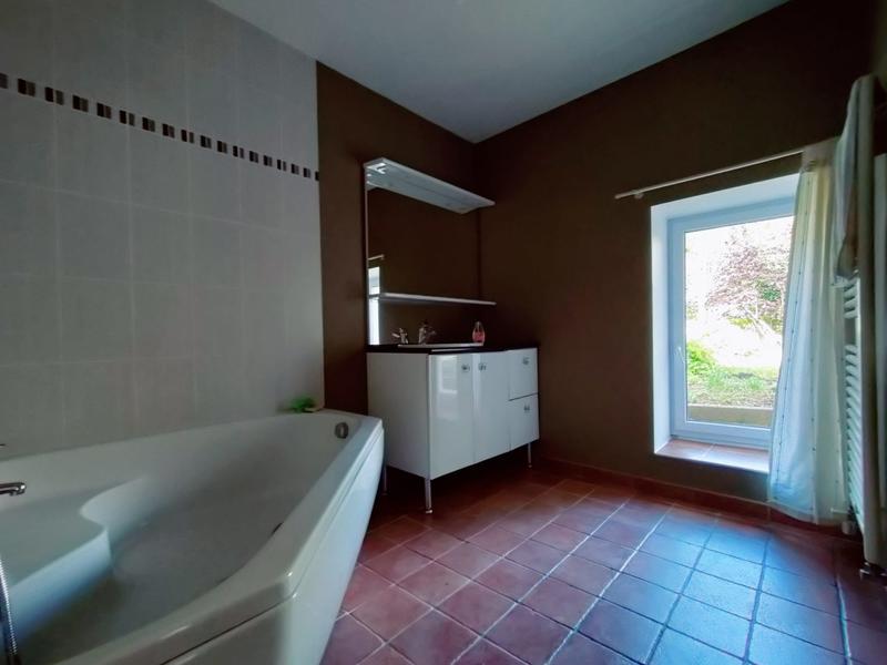 Maison traditionnelle - 151 m² - 6 pièces