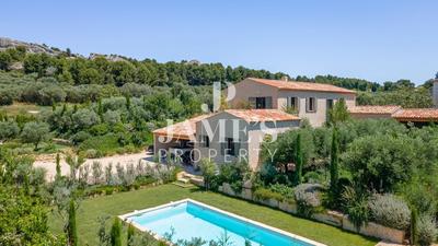 Maison - 250 m² - 6 pièces