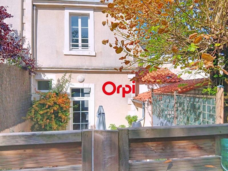 Maison - 242 m² - 9 pièces