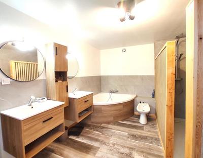 Maison - 275 m² - 8 pièces