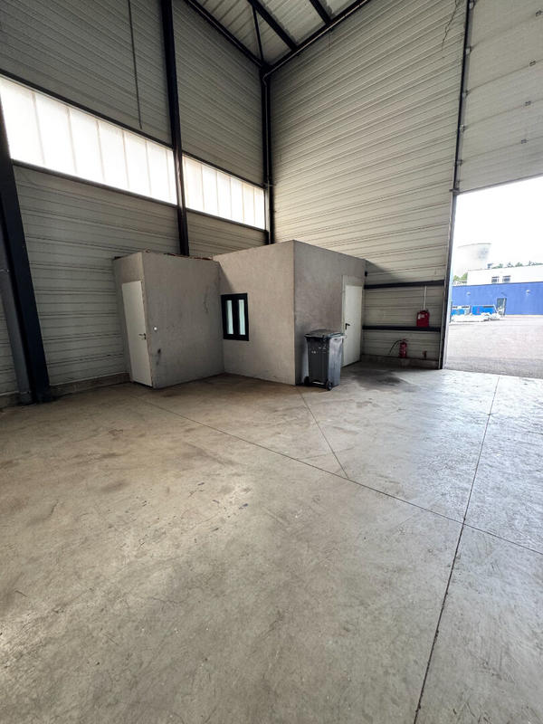 Local d'activité / Entrepôt - 405 m²