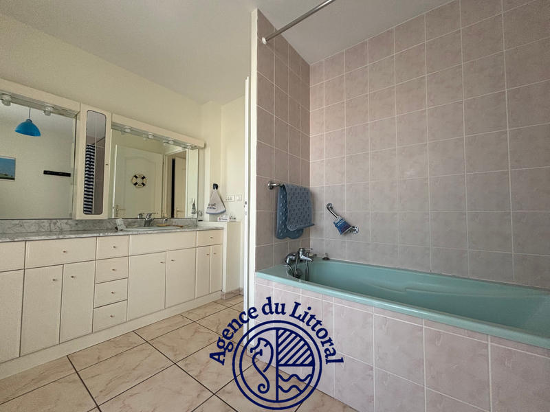 Maison - 220 m² - 8 pièces