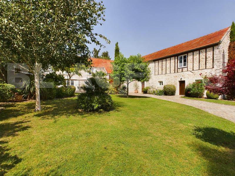 Maison - 294 m² - 9 pièces