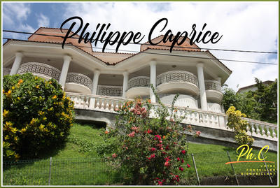 Maison - 260 m² - 7 pièces