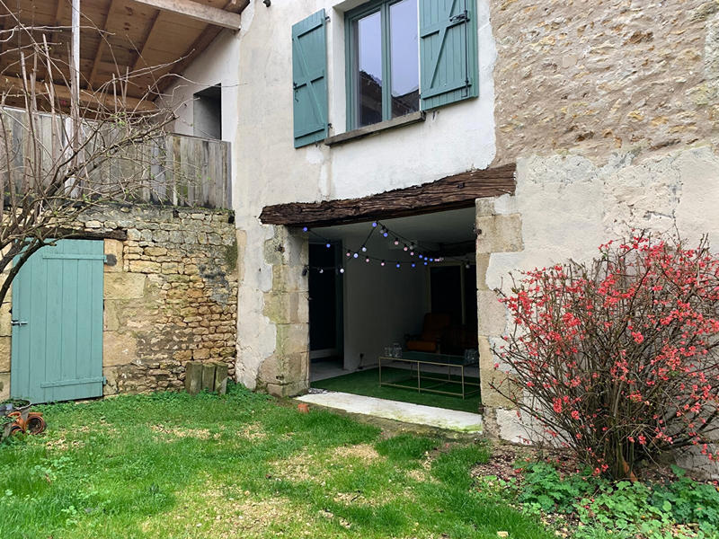 Maison - 201 m² - 8 pièces