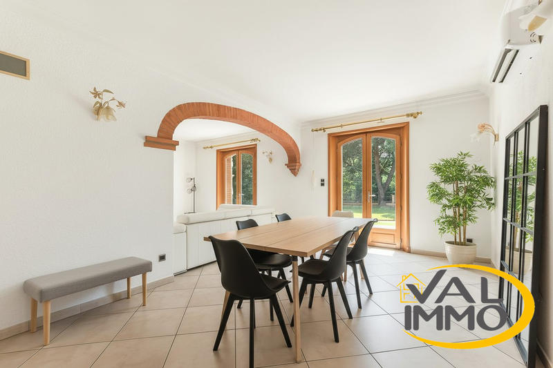 Maison - 360 m² - 10 pièces