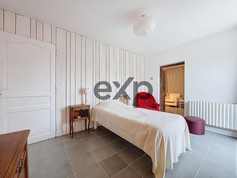 Maison - 240 m² - 7 pièces