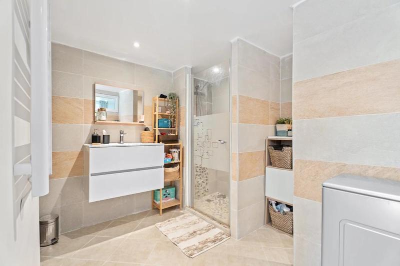 Villa - 256 m² - 8 pièces