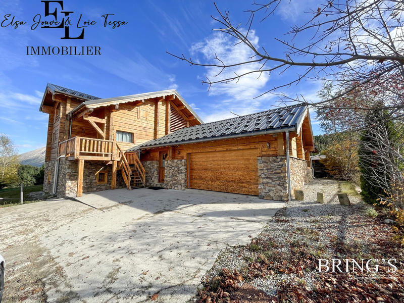 Châlet - 330 m² - 11 pièces