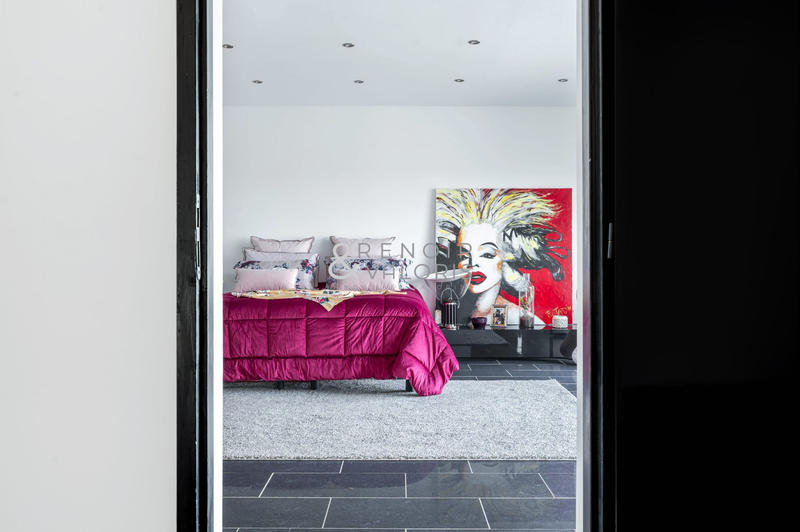 Maison contemporaine - 370 m² - 7 pièces