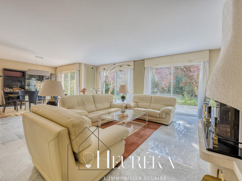 Maison - 320 m² - 8 pièces