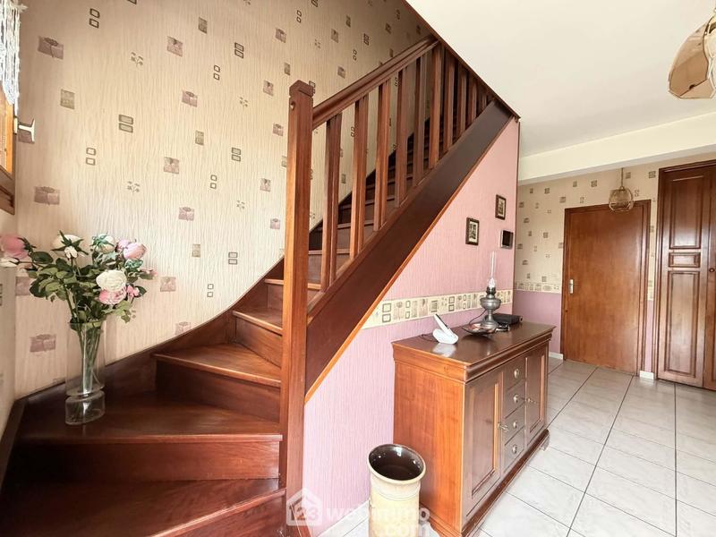 Maison - 203 m² - 9 pièces