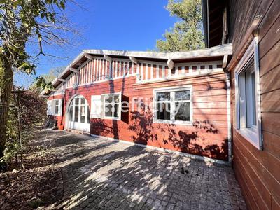 Maison de bois - 225 m² - 7 pièces