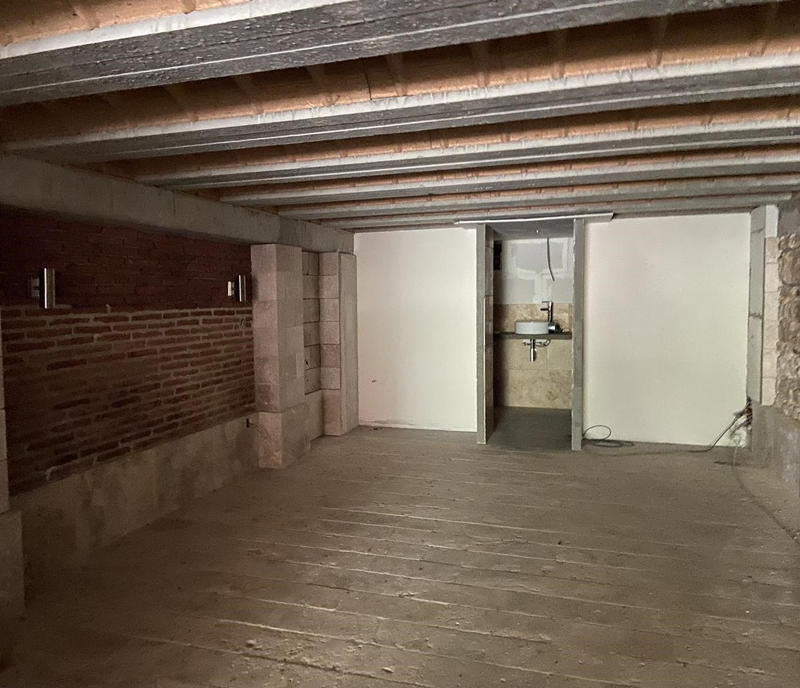 Parking / Garage - 180 m²