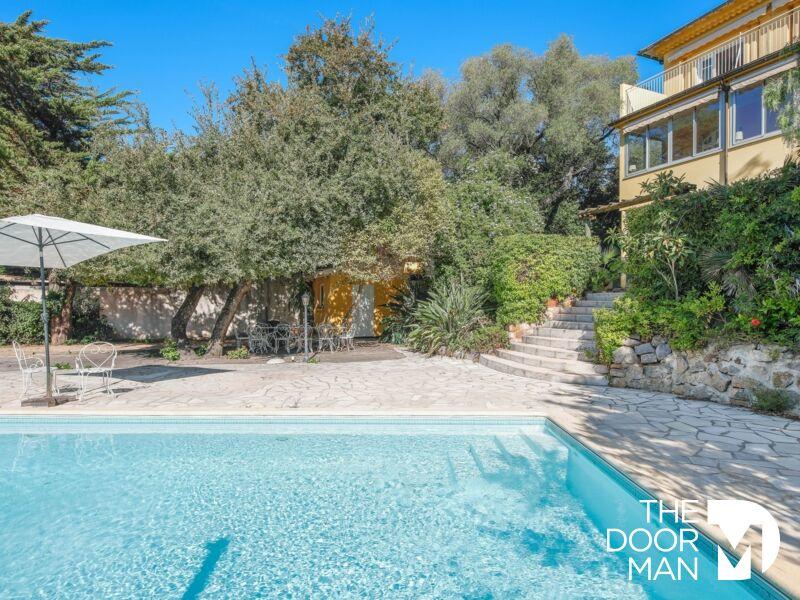 Maison de maîtres - 388 m² - 16 pièces