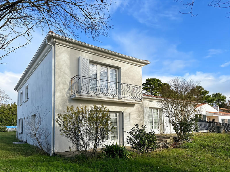 Maison - 196 m² - 6 pièces