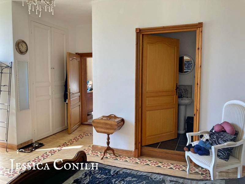 Maison - 234 m² - 7 pièces