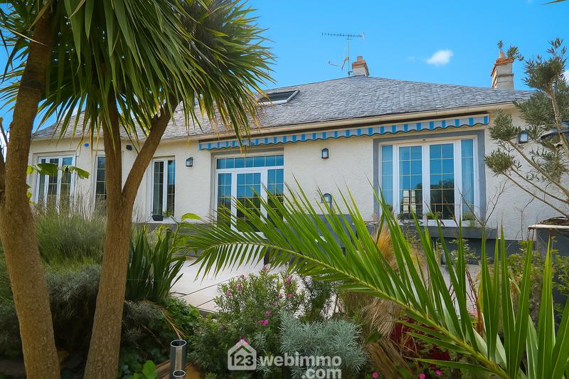 Maison - 233 m² - 9 pièces