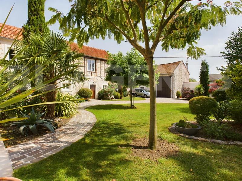 Maison - 294 m² - 9 pièces