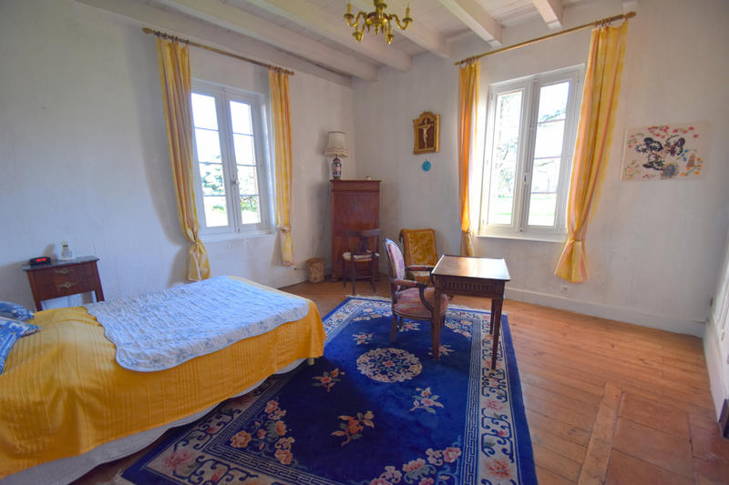 Maison - 270 m² - 8 pièces