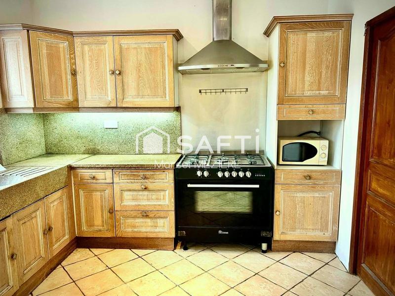 Maison - 180 m² - 11 pièces