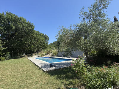 Maison - 325 m² - 11 pièces